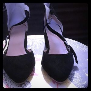 NEW. Black faux suede block heeled sandal.